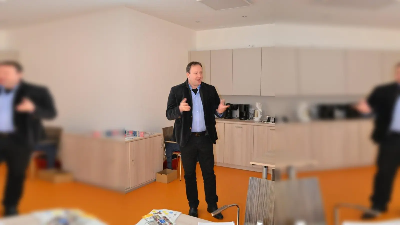 Hohenpeißenbergs Bürgermeister Thomas Dorsch bei seiner Begrüßung. (Foto: Petra Böck)