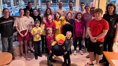 Kinder aus der Organisation „Kunterbunte Inklusion” erlernten das Schwimmen. (Foto: Chaoscityriders)