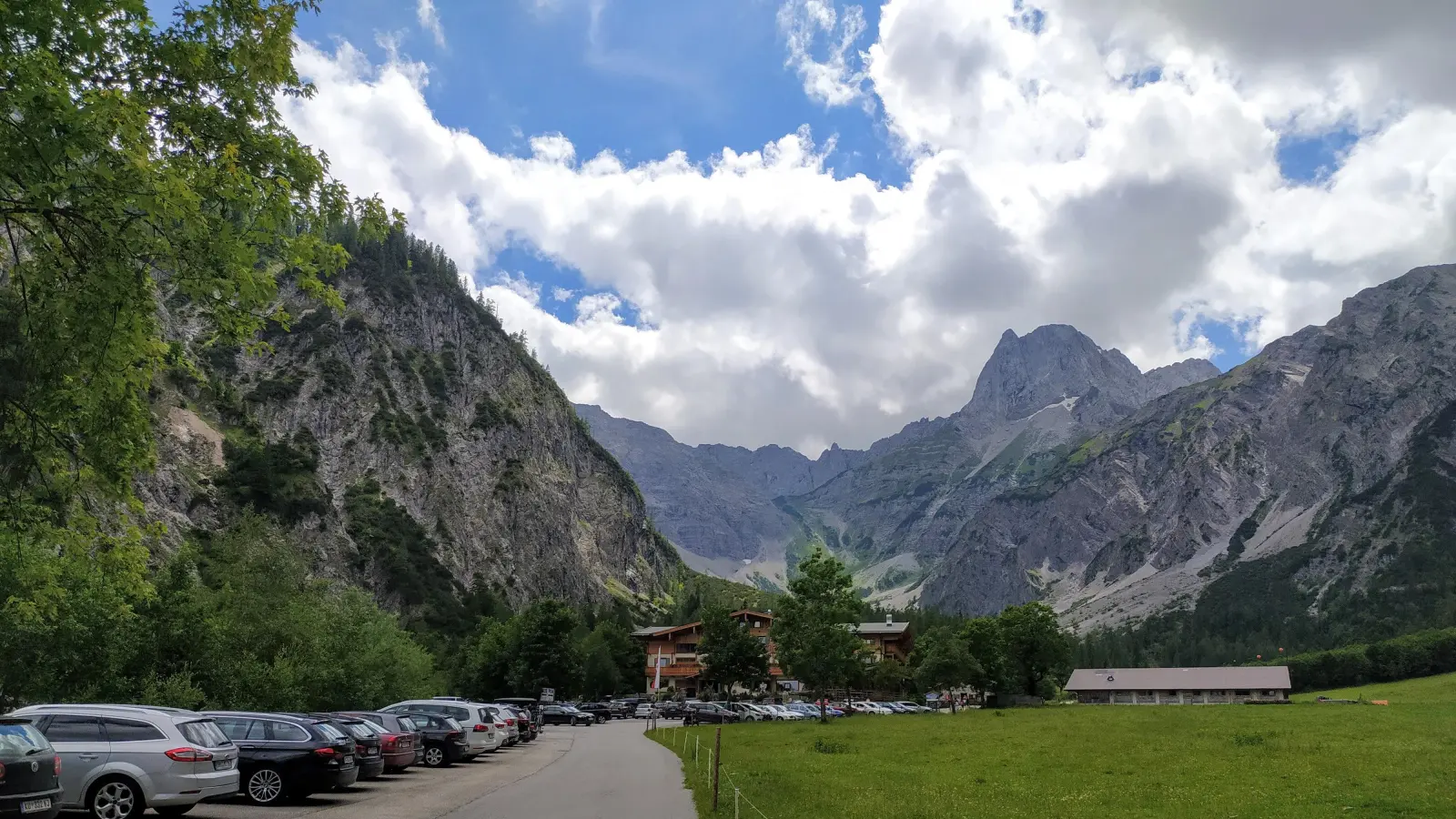 Ganz schön was los: Die Parkplatzsuche entwickelt sich mancherorts zur "Schlüsselstelle".  (Foto: Stefan Dohl)