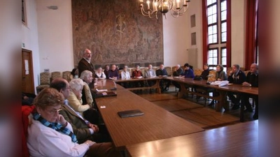 Am 17. März werden die Seniorenbeirate für München gewählt. Die Vorstellungsrunde der 21 Kandidaten für Pasing und Obermenzing begann bereits in der vergangenen Woche im Pasinger Rathaus. (Foto: US)