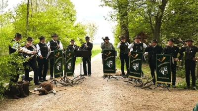Zu einer Abendserenade im Wald hatten die Allinger Jagdhornbläser eingeladen. (Foto: Allinger Jagdhornbläser)