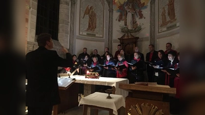 Der Chor Undique begleitet die Adventsandacht mit himmlischen Tönen.  (Foto: VA)