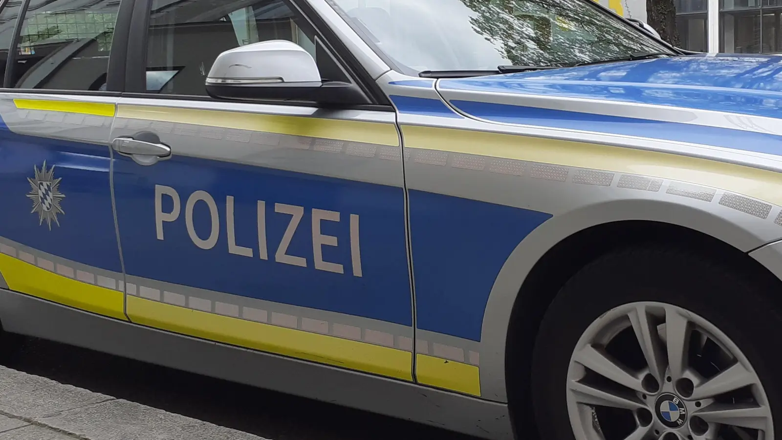 Eine Streifenbesatzung wurde auf einen Verletzten in der Bayerstraße aufmerksam.  (Foto: mha)
