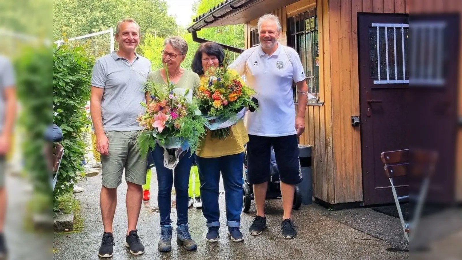 Klaus Weber (von links), neuer 1. Jugendleiter, Daniela Lahm, Monika Dietrich und Michael Franke, 1. Vorsitzender der FT, beim Gerner Jugendturnier, bei dem auch Daniela Lahm und Monika Dietrich als langjährige Jugendleiterinnen feierlich aus ihrem Amt entlassen wurden. (Foto: privat)