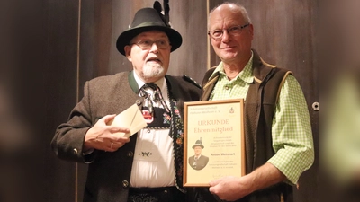 Ausgezeichnet: 1. Schützenmeister Herbert Weinbuch (l.) mit Ehrenmitglied Anton Weinhart. (Foto: SG Frohsinn Weilheim e.V.)