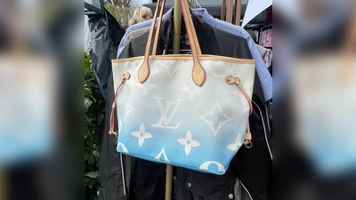 Chice Mode und coole Taschen, all' das gibt es beim Kleiderflohmarkt in Holzkirchen. (Foto: hw)