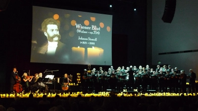 Mit donnerndem Applaus und Standing Ovation belohnte das Publikum ein rundum gelungenes, stimmungsvolles und außergewöhnliches Konzert. (Foto: CGUG)