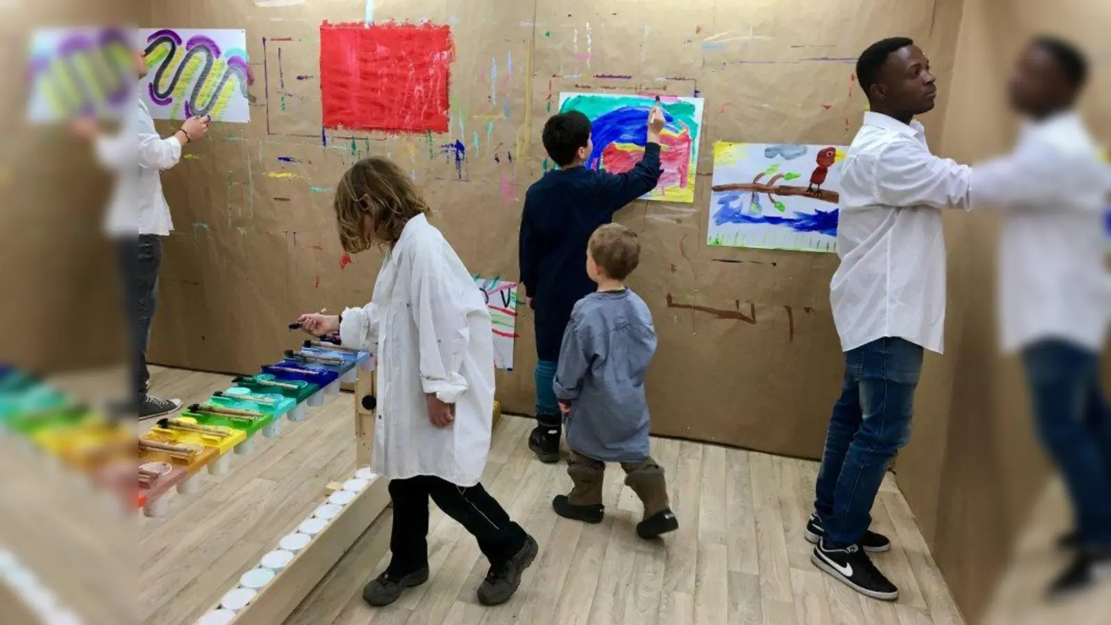 Im Malort Ammersee können Kursteilnehmer zeichnen, ohne dass im Anschluss die Werke bewertet werden. So soll Kraft für den Alltag geschöpft werden. (Foto: Malort Ammersee)