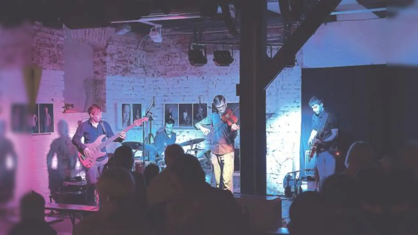 Diese »Nähmaschine« hat acht Beine und ganz viel Taktgefühl. Das Quartett gab sich den Namen der fleißigen Nähhilfe.	 (Foto: Karin Lübbers)