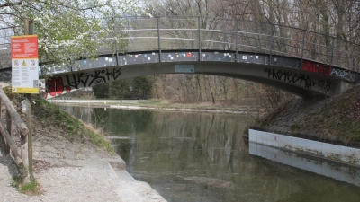 Noch ist die Welle an der Floßlände nicht aktiv, doch bald geben sich die Surfer hier wieder die Klinke in die Hand. (Foto: job)