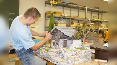 Fsten Bestandteil der Voradventszeit in Hebertshausen soll der Krippenbaukurs werden. (Foto: pi)