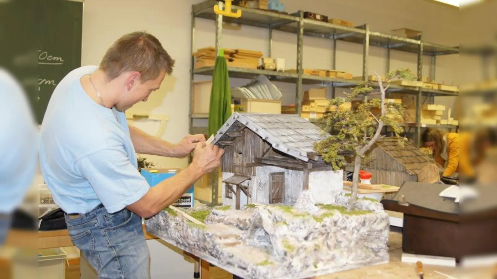 Fsten Bestandteil der Voradventszeit in Hebertshausen soll der Krippenbaukurs werden. (Foto: pi)