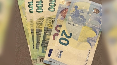 Besonders glücklich sind Angestellte in Branchen, in denen Geld und Zahlen eine entscheidende Rolle spielen. (Foto: hw)