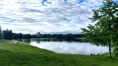 Der Heimstettener See liegt auf dem Gebiet gleich dreier Gemeinden: Aschheim, Kirchheim und Feldkirchen. (Foto: bas)