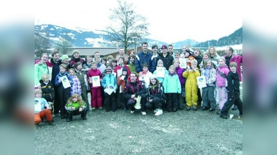 54 Kinder und Jugendliche lernten beim Ski-Kompaktkurs des TSV Eintracht Karlsfeld Ski- beziehungsweise Snowboardfahren. (Foto: pi)