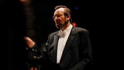 Der Dirigent Bernhard Koch leitet seit 20 Jahren das Studentenorchester Junge Münchner Symphoniker das professionelle Münchner Kammerorchesters Camerata. (Foto: Camerata)