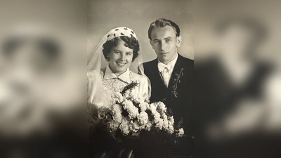 Berta und Josef Riedl haben sich vor stolzen 70 Jahren das Ja-Wort gegeben. In Moosach betrieb das Ehepaar viele Jahre ein Milchgeschäft. (Foto: Riedl)