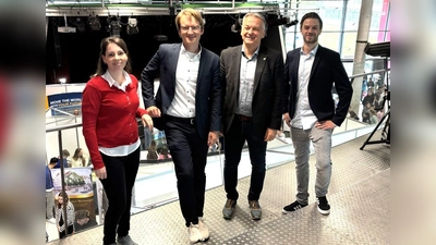 (V.l.:) Ines Mannseicher, Wirtschaftsförderung Gemeinde Eching, Bürgermeister Sebastian Thaler, Bürgermeister Franz Heilmeier (Neufahrn) und Thomas Hoffleisch, Standortförderung Gemeinde Neufahrn, freuen sich über den großen Erfolg der Berufsmesse. (Foto: Gemeinde Eching)