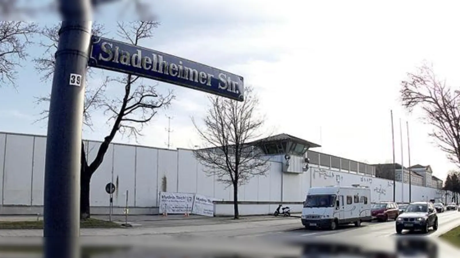In die Jahre gekommen. Die Justizvollzugsanstalt Stadelheim wird binnen der nächsten zwei Jahre umfangreich saniert und modernisiert.	 (Foto: HH)