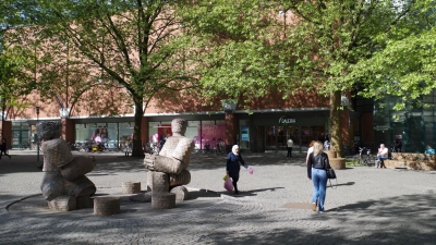 Eine Bürgerin regte die Anschaffung zweier Sitzbänke am Rotkreuzplatz an – eine Idee, die der Bezirksausschuss finanziell unterstützt. (Foto: kö)