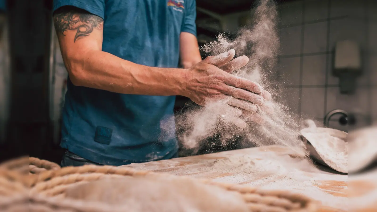Immer häufiger entscheiden sich junge Menschen, die als Flüchtlinge oder Zuwanderer kommen, für<br>einen Job-Start im Backgewerbe. (Foto: NGG | Tobias Seifert)