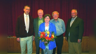 Der neue Vorstand des Allach-Untermenzinger Bezirksausschusses (v.l.): Falk Lamkewitz, Josef Wieland, Heike Kainz, Peter Krahl und Henning Clewing. (Foto: ls)