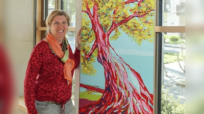 Bei Carola Wemmers-Boddenberg kann ein Baum schon mal pinkfarben sein. (Foto: Gemeinde Herrsching)