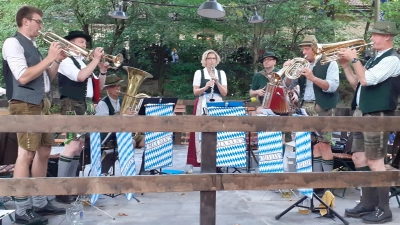 Die Gruppe „Mir san's” spielt in der Besetzung zwei Basstrompeten, zwei Flügelhörner, Tuba, Ziach und Klarinette.  (Foto:  © Mir san's )
