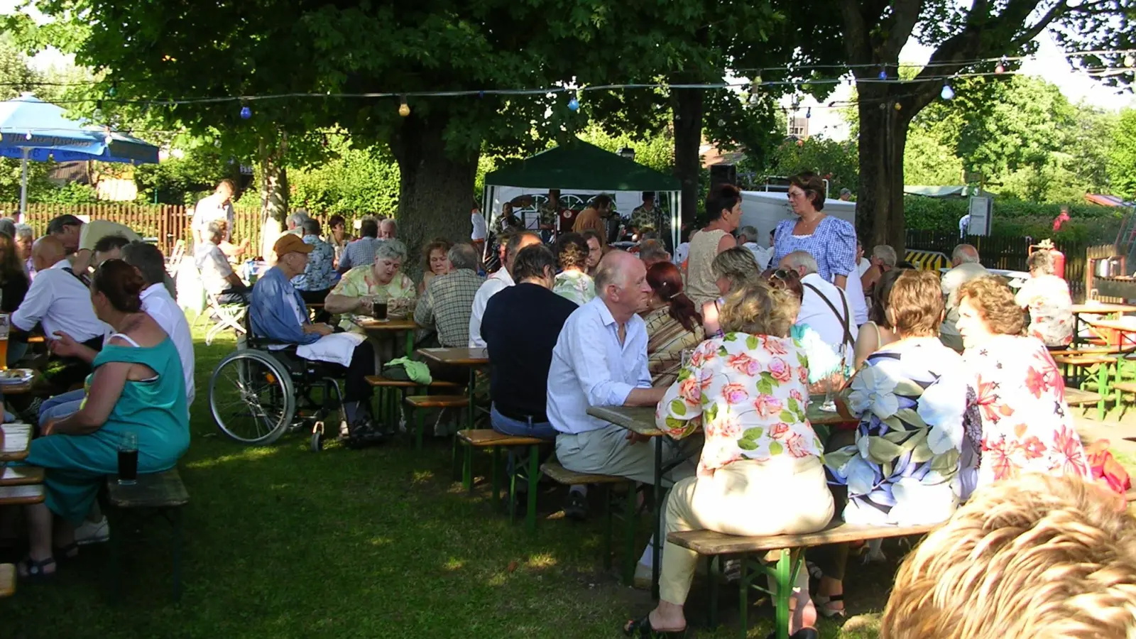 Der Kleingartenverein Bahn-Landwirtschaft München West lädt alljährlich zum Seniorennachmittag mit Kaffee und Kuchen ein. (Foto: Barbara Lauseker)