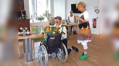 Die Klinikclowns treten bei ihren Besuchen im AWO-Föhrenpark immer als Pärchen auf.	 (Foto: AWO München-Stadt)