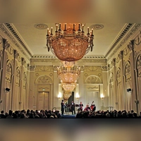 Bei Kerzenschein die Klänge der Residenzsolisten genießen. (Foto: Bavaria Klassik)