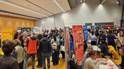 Etwa 25 Unternehmen waren mit Ständen in der Stadthalle präsent. (Foto: Stadt Germering)