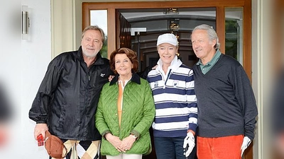 Prominente Mitspieler (v. l.): Schauspieler Gerd Silberbauer, Organisatorin Gisela Rockola, Prinzessin Ursula zu Hohenlohe, H. Dr. Goswin v. Mallinckrodt (Flying Doctors).	 (Foto: VA)