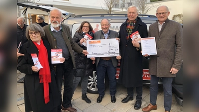 Unterstützung für Gauting hilft (von links): Karin Schrader, Dr. Klaus Wagner, Caroline Schulz, Karl Roth, Dr. Johannes Schmoeckel und Johann Oberhofer (Foto: Bürgerstiftung)