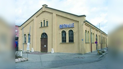 Früher Exerzierhalle des Königlich Bayerischen Regiments „Kronprinz“, heute vielseitiger Veranstaltungsort: die Reithalle in der Heßstraße. (Foto: reithalle-muenchen.de)