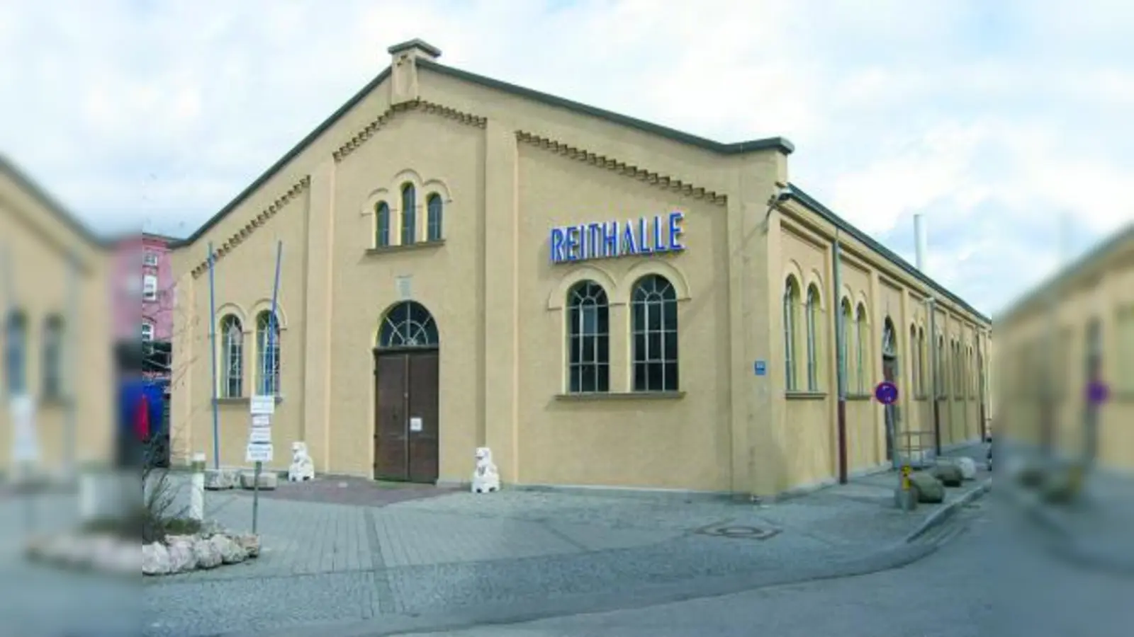 Früher Exerzierhalle des Königlich Bayerischen Regiments „Kronprinz“, heute vielseitiger Veranstaltungsort: die Reithalle in der Heßstraße. (Foto: reithalle-muenchen.de)