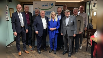 Bernhard Seidenath, Simon Landmann, Erwin Zehrer, Nikolaus Widmann, Christine Unzeitig, Manfred Berndt, Stefan Löwl, Hansjörg Christmann, Hans Nauderer und Josef Kaspar (v. l.). (Foto: MU)