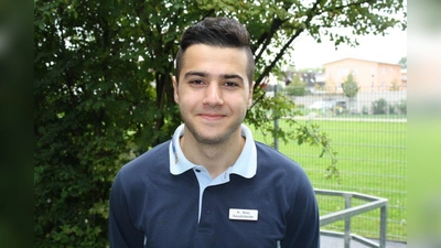 Gökhan Aktas, 17 Jahre, Filiale Fürstenfeldbruck-Buchenau: „Ein Freund von mir macht auch eine Ausbildung bei ALDI SÜD und ist gerade im dritten Lehrjahr. Er hat mir erzählt, wie toll die Ausbildung ist. Der Leitspruch, dass man jeden so behandeln soll, wie man selbst gern behandelt werden möchte, hat mich überzeugt. Ich arbeite gerne mit Leuten zusammen und auch Teamarbeit macht mir großen Spaß. Das ist sehr wichtig. Mir gefällt die Ausbildung bei ALDI SÜD sehr gut.“ (Foto: sb)