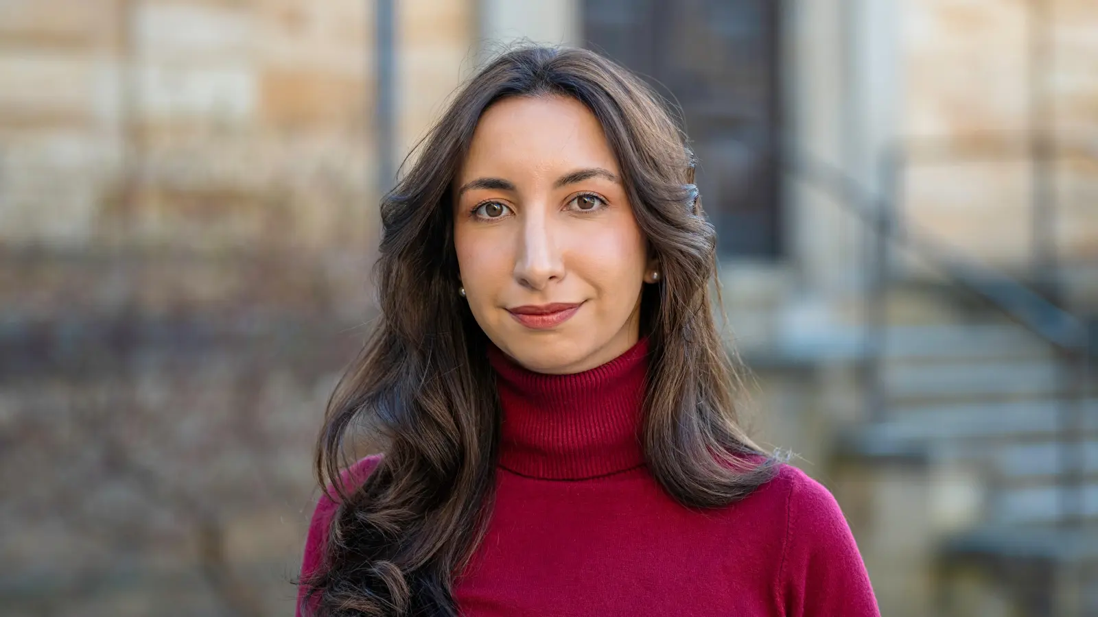 Einer von drei Gästen: Derya Uzun erzählt in „Fragmente eines Suizids” vom schwierigen Verhältnis einer Tochter zu ihrer psychisch kranken Mutter. (Foto: Marco Schoppa)