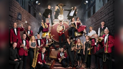 Die Bigband Mike's Music Train spielt beim Wandelball in der Emmauskirche. (Foto: © MMTBigBand)