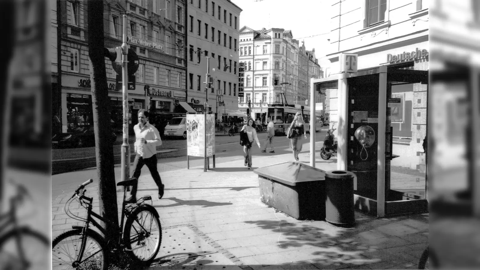 Ein Stück Zeitgeschichte: Hier hat Joachim Rott eine Straßenszene am Max-Weber-Platz, im Bereich der Einbiegung zur Kirchenstraße, eingefangen. (Foto: Joachim Rott)