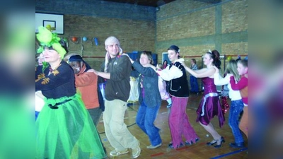 Ein Höhepunkt des Nachmittags: die Polonaise durch die Turnhalle der HTP. (Foto: pi)