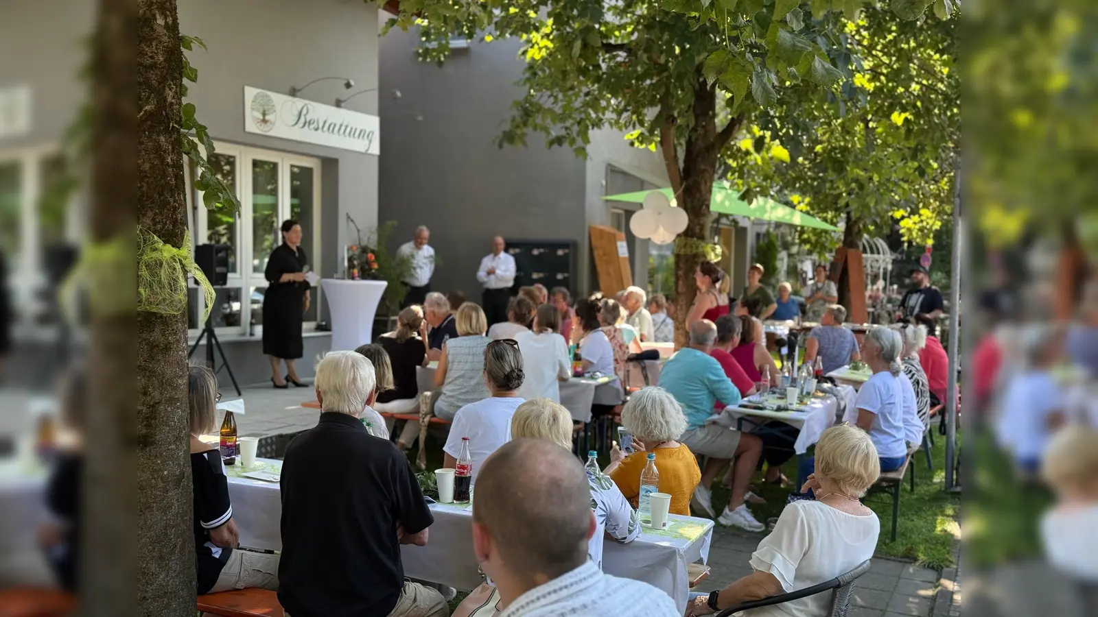 Zahlreiche Gäste kamen zum Sommerfest bei Bestattung Benedict. (Foto: Bestattung Benedict)