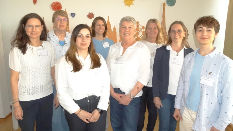 Einrichtungsleiterin Manuela Arnsperger (l.) mit ihrem Team (v.l.): Gunda Nickel, Arjeta Kerri, Angela Plichta, Brenda Schmid McHardy, Evelin Schuwerk, Heidrun Müller und Marina Quinto. (Foto: tab)