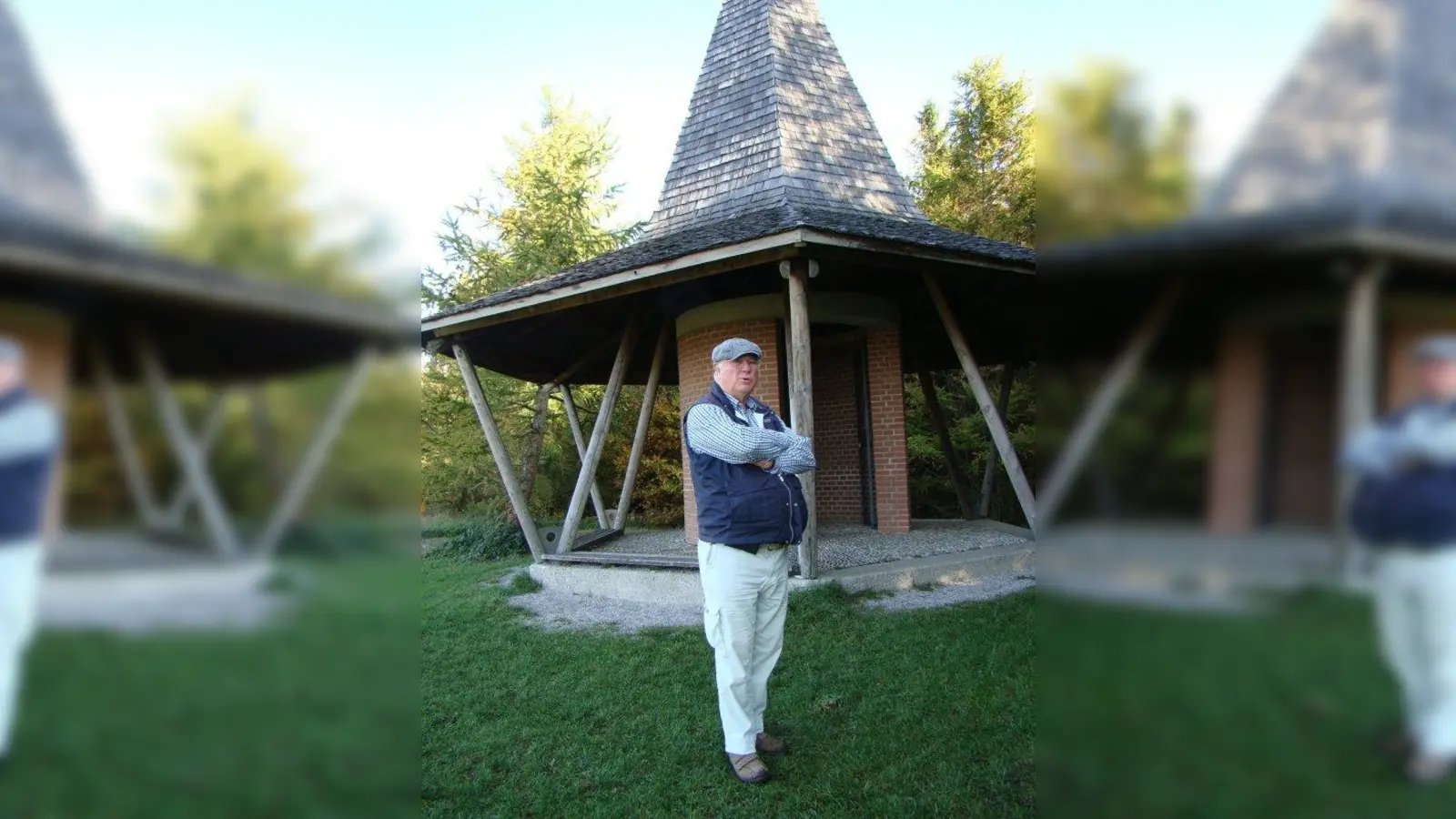 Hans Ulrich Greimel vor der Europakapelle auf dem Jaudesberg. Sie feiert heuer 25-jähriges Jubiläum. (Foto: pst)