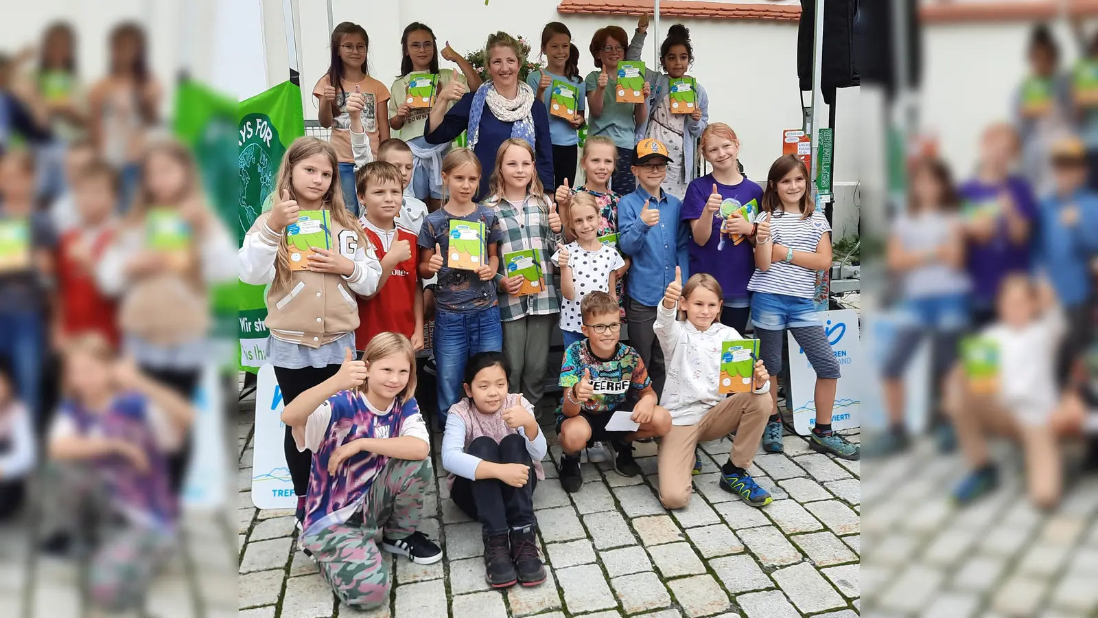 Da kam Freude auf: Die Stadt Weilheim beschenkte die dritten und vierten Klassen der Grundschule an der Ammer mit dem „Möhrchenheft” .  (Foto: Stadt Weilheim)