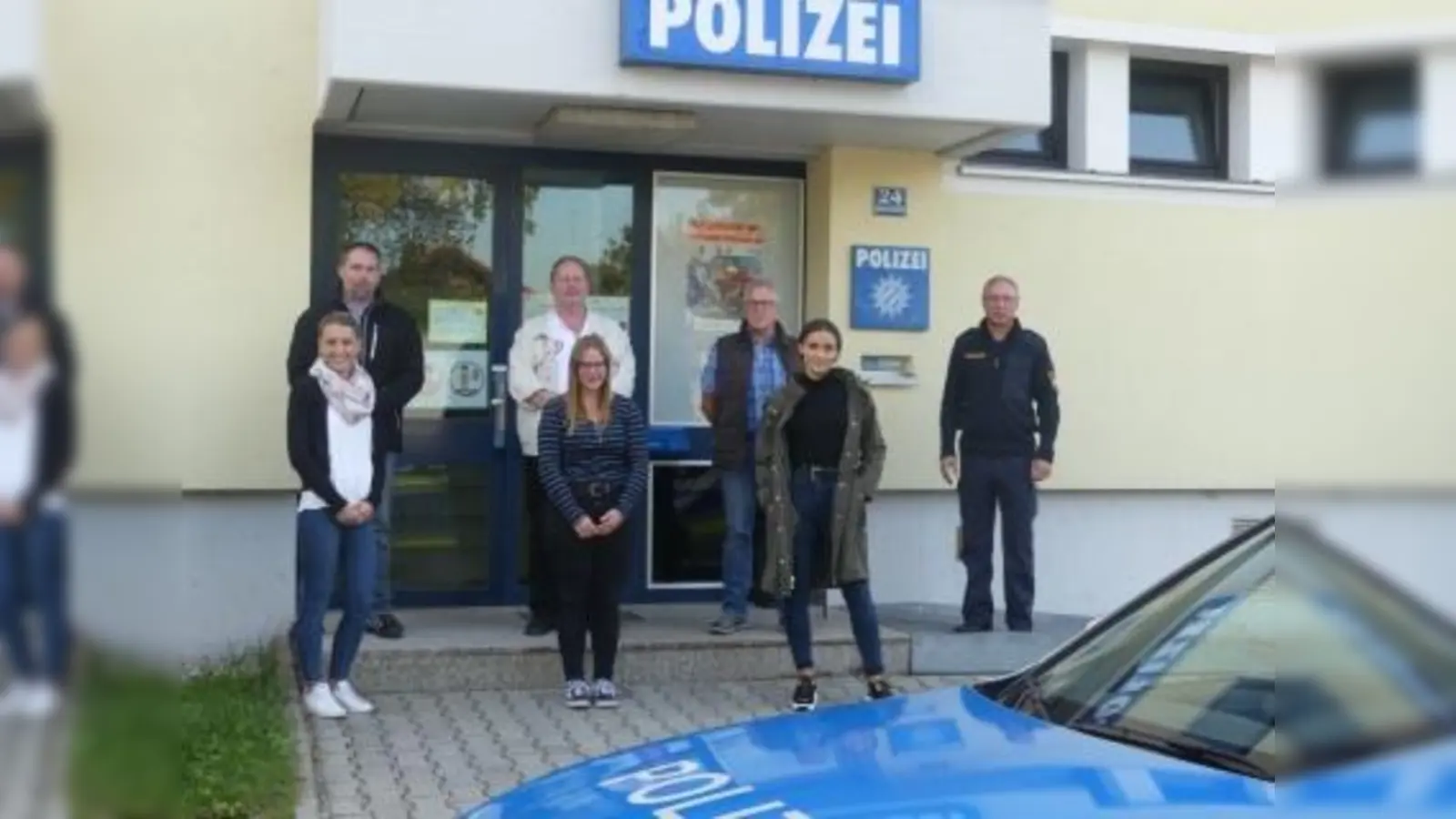 Naemi Urich, Thomas Hopfner (SiWa Poing), Frank Bittner, Vanessa Meißner, René Neumann, Ines Steinbacher und Helmut Hintereder (v.li.). (Foto: PI Poing )