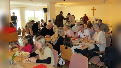 Die Ehrenamtlichen waren zum gemeinsamen Mittagessen eingeladen. (Foto: Freie evangelische Gemeinde Germering)