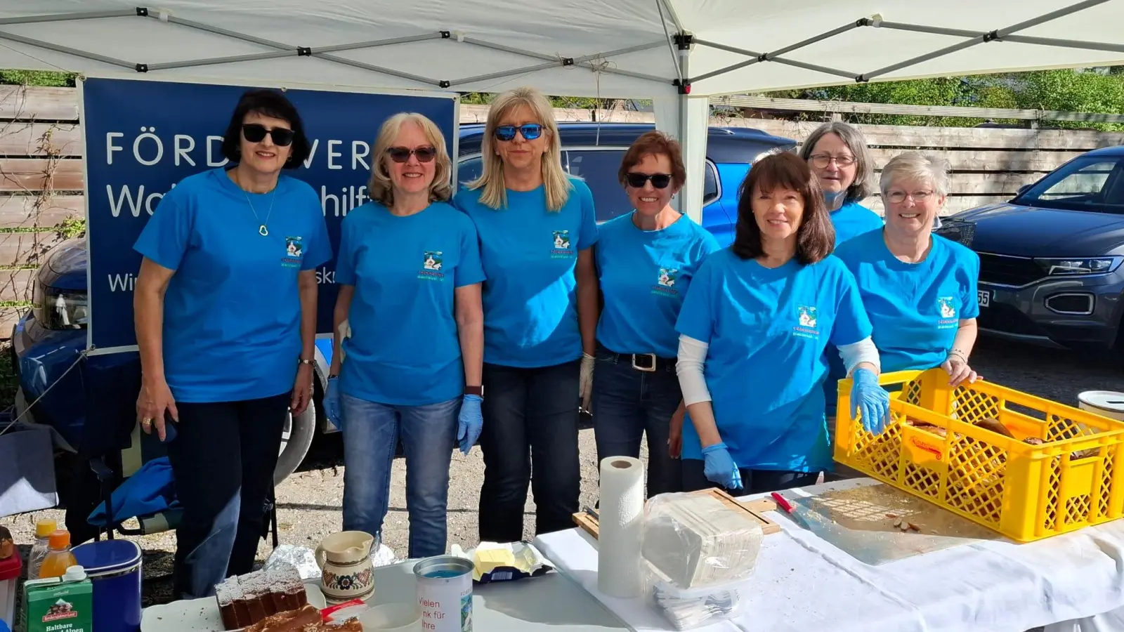 Das Flohmarkt-Team (von links): Christine Egger, Renate Erb, Brigitte Benedikt, Christiane Schmalz, Manuela Polz, Rosemarie Polz, Petra Grabmaier.<br><br> (Foto: Förderverein Walchstadt hilft e.V.)