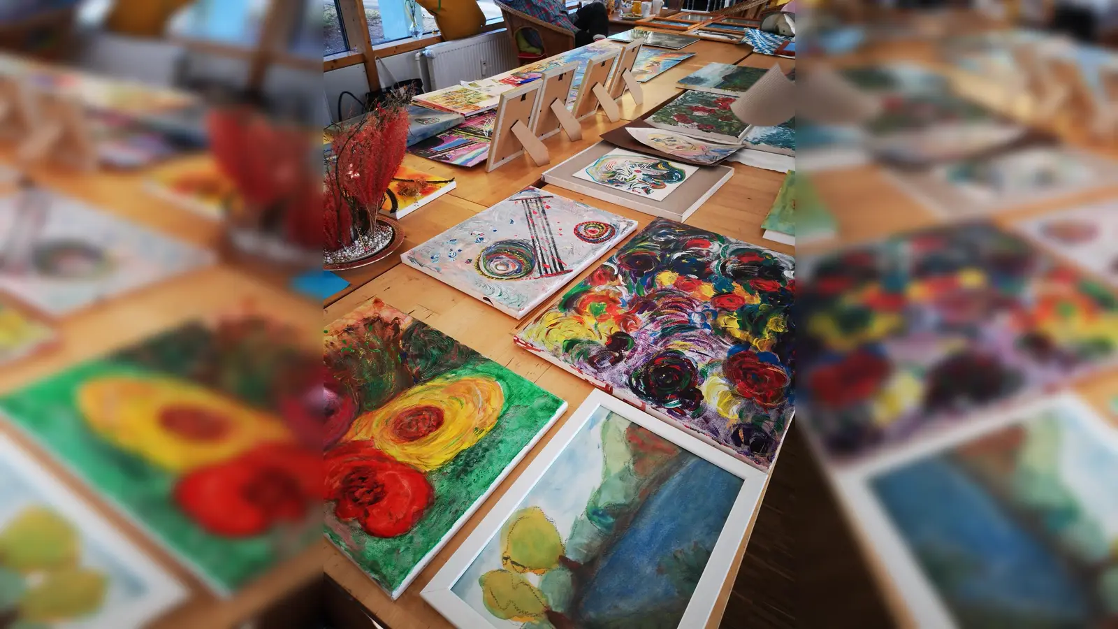 Hobbykünstler/innen aus Ramersdorf präsentieren ihre Werke und laden zum Austausch ein. (Foto: VA)